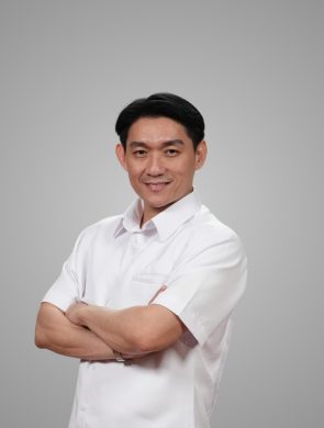 Riefian Fajarsyah Riefian Fajarsyah